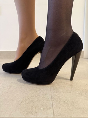 Maison Martin Margiela black suede pumps size 38.5 like new