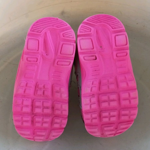 Athletic shoes for girl size 21 like new