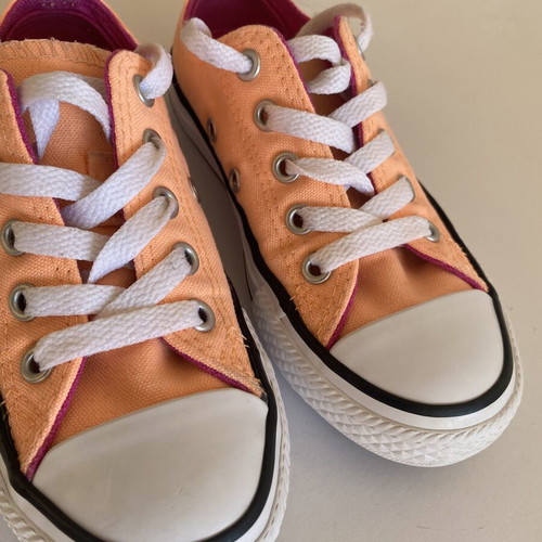 Converse All Star kids sneakers size 27 like new, peach color