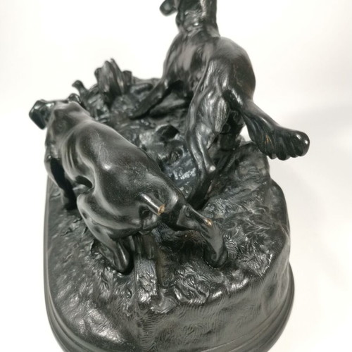 Metal hunting statue with dogs used, 70s