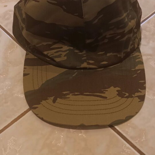 Camouflage hat size 58 like new, green