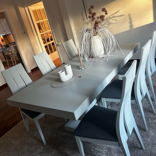 Solid wood Italian dining set extendable with 6 chairs like new
