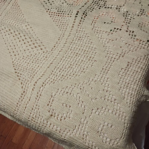 Knitted blanket like new, beige yellow, 1.40 m bed size