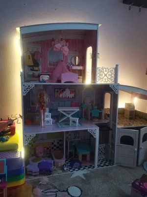 Κουκλόσπιτο ξύλινο μεγάλο 115εκ καινούργιο με έπιπλα και ασανσέρ