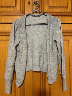Knitted cardigan like new with embroidered shoulder decorations gray silver