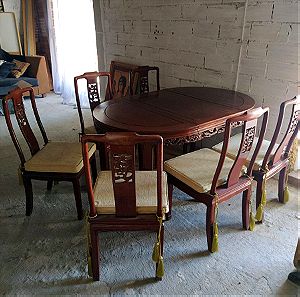 Τραπεζαρία με έξι καρέκλες