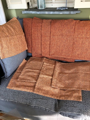 Pillowcases like new, set of 5 small 44x44 and 4 large 60x60 orange/beige