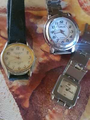 Wristwatches used, set of 3, with small square working watch