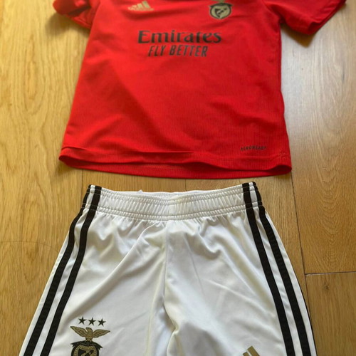 SL Benfica Adidas football kit like new authentic, ages 4-5