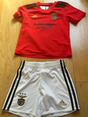 SL Benfica Adidas football kit like new authentic, ages 4-5