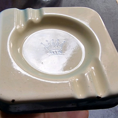 Enameled ashtray used, old and beautiful, size 12x12