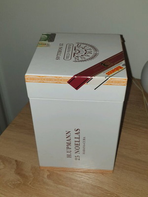 H.Upmann Noellas cigar box like new