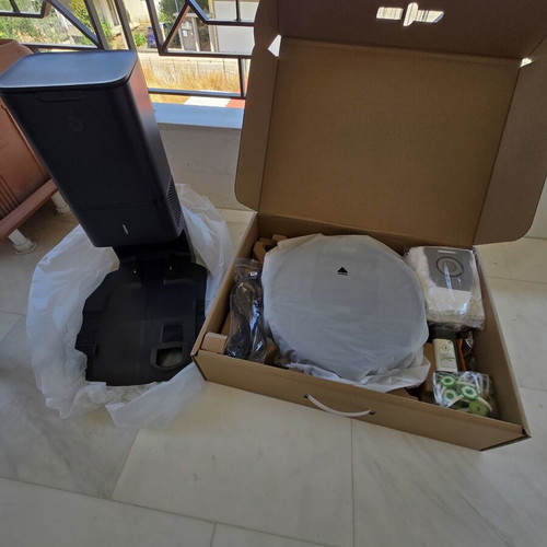 iRobot Roomba i7 robot vacuum cleaner with automatic bin emptying