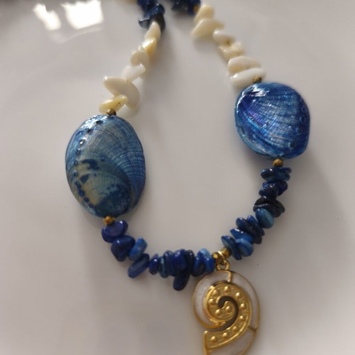 Necklace with shells and steel pendant, new, blue