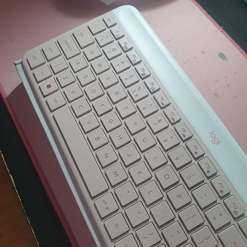 Logitech MK470 wireless keyboard and mouse pink US layout