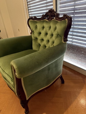 Vintage classic armchair with solid wood and green velvet upholstery