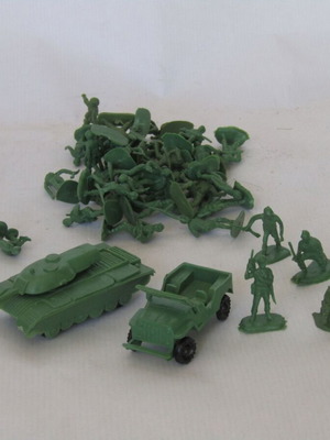 Vintage plastic military figures with vehicles used, 1980s