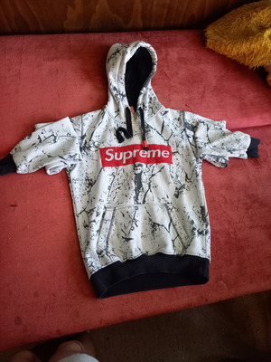 Supreme sweatshirt for boy size S like new, white