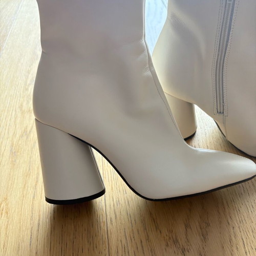 Zara boots beige faux leather with zipper, size 39, like new
