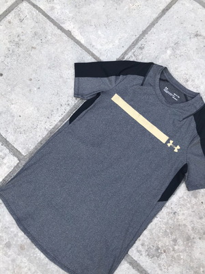 Under Armour compression shirt like new, medium, grey