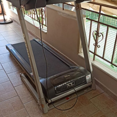 Axxon Fitness Enduro 5111CA treadmill like new, 2.0 HP, 110kg max load