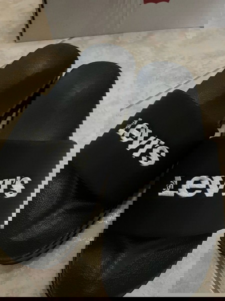 Παντόφλες δίπατες Levis