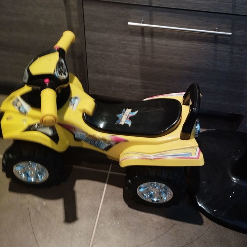 Pedal-powered vehicle like new with sounds