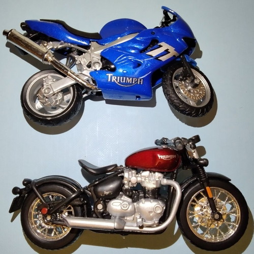Triumph TT600 and Bonneville Bobber 1:18 scale models like new