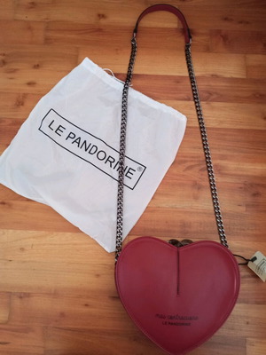 Le Pandorine κόκκινη τσάντα χιαστί σε σχήμα καρδιάς