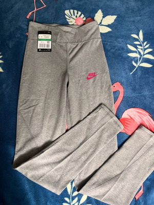 Nike клин нов за момиче 13-15 години, памучен сив