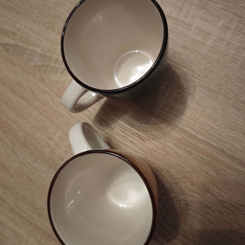 Set of two mugs used, orange and blue