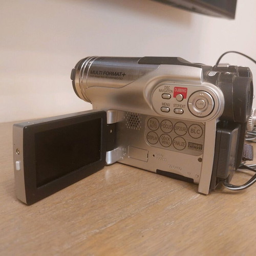 Hitachi DZ-HS300E hybrid camcorder like new