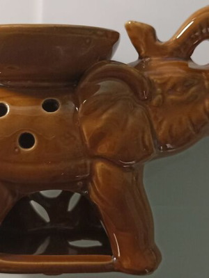 Elephant incense burner like new, brown ceramic for tealight