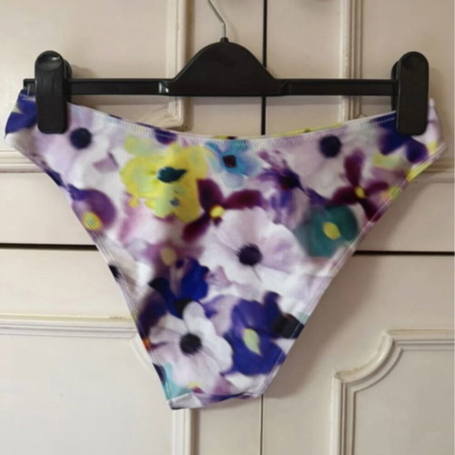 H&M Printed Bikini Bottom white with flowers, like new, size XL