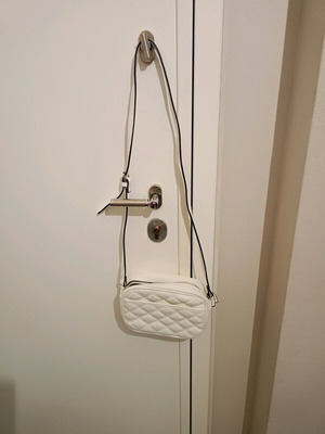 White quilted crossbody shoulder bag like new