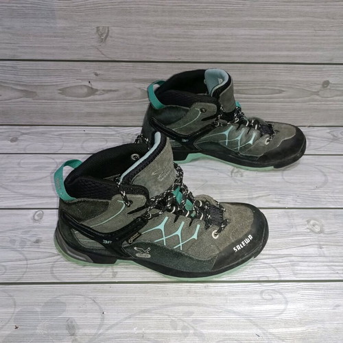 Salewa Gore Tex Carbon N 35 sports shoes like new, colorful
