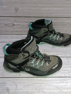 Salewa Gore Tex Carbon N 35 sports shoes like new, colorful