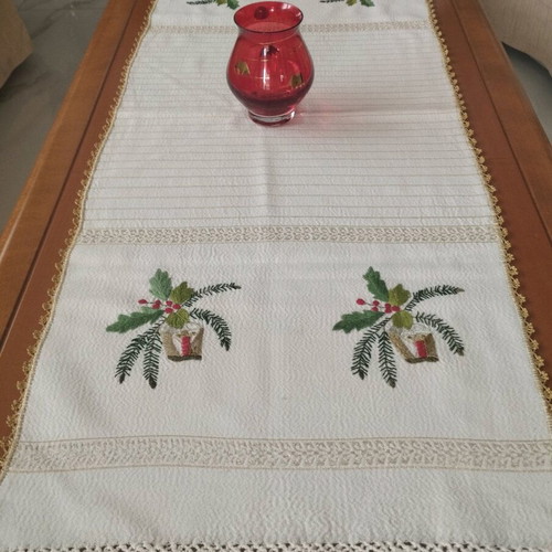 Handmade Christmas Runner Vintage 1960 like new
