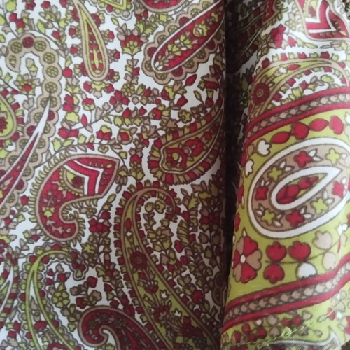 Kaftan with paisley pattern