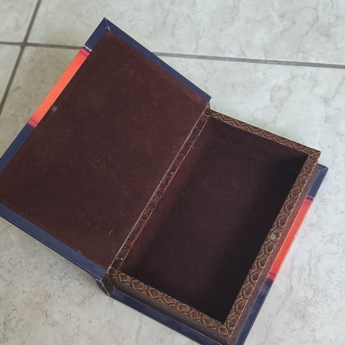 Jewelry box Old Fashioned Flowers vintage style, like new