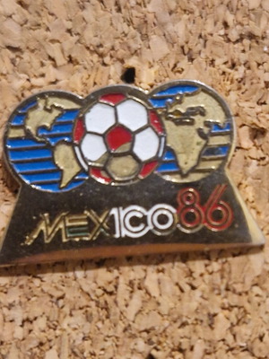 Mexico 86 pin like new