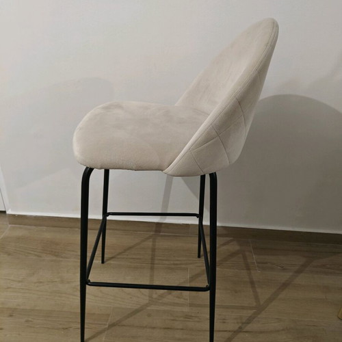 Bar stools cream with quilted back like new, set of 2