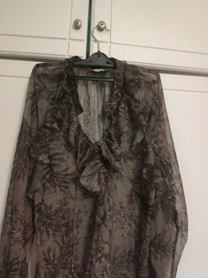 Toi&Moi shirt like new, small size fits medium, transparent