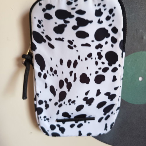 Pull&Bear crossbody phone bag like new, black and white