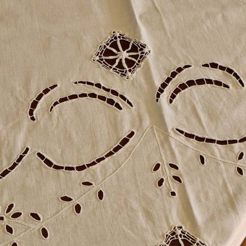 Handmade cutwork tablecloth like new 160x160