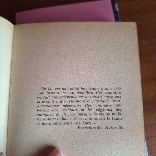 Set of 2 vintage French books Le Lac and Science de l'amour used