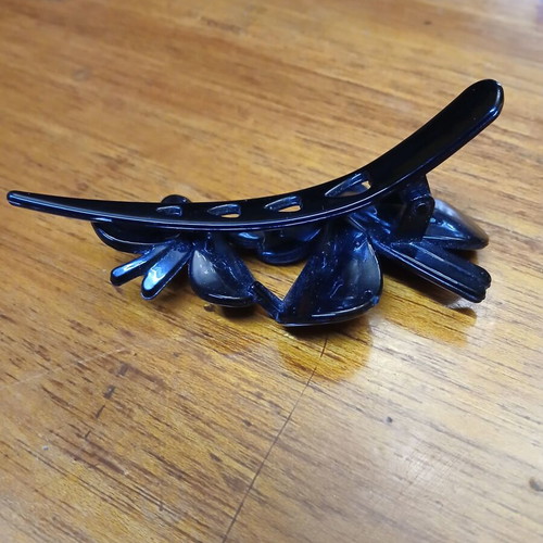 Hair clip plastic black with butterflies used