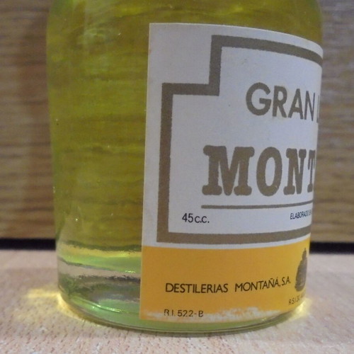 Montana liqueur old miniature bottle 45ml sealed like new