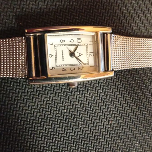 Quartz women's watch new, slim design