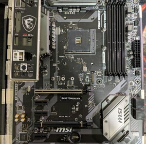 Μητρική MSI B450 Tomahawk για ανταλλακτικά ή επισκευή, μη λειτουργική